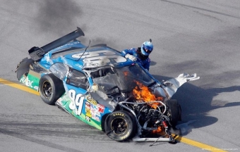 mare_nascar_unbelievable_crash_02.jpg