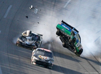 mare_nascar_unbelievable_crash_05.jpg