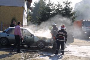 Trei autoturisme incendiate la Buhusi