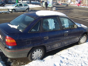 Târg auto in fata bisericii