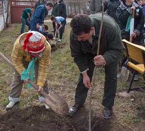 Copiii cu handicap dau lectii de ecologie