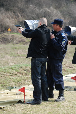 Jandarmii au chemat ziaristii in poligon