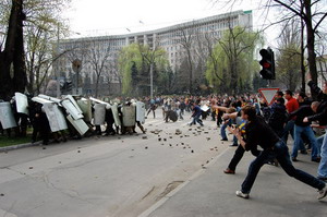 Proteste în Republica Moldova: Zeci de mii de tineri protestează în Piaţa Marii Adunări Naţionale