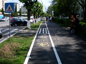 Pista de biciclete pe trotuarele  din Onesti