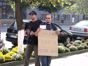 Protest pentru hârtia din Primaria Bacau