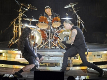 Metallica oferă o recompensă pentru găsirea unei fane dispărute