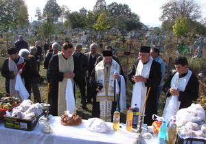 Premiera liturgica in cimitirul Serbanesti