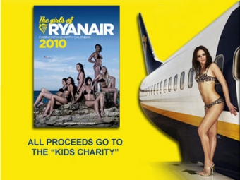 Caritate cu stewardese dezbrăcate, în noul calendar Ryanair