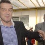 Porumboiu: Becali e un pitic pervers / Becali: El e un vagabond, o jigodie