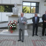 Bustul patronului spiritual a fost amplasat in fata Universitatii “George Bacovia”