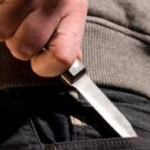 Amenința clienții unui bar cu un cuțit