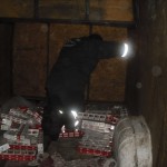 2 240 pachete de ţigări de contrabandă  şi un microbuz  confiscate