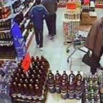 Ofiter DGA Bacau, prins la furat in supermarket