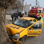 Onesti: Un taximetrist si-a accidentat clientii