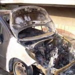 Onesti: Autoturism incendiat din cauza scurgerii de combustibil