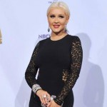 Christina Aguilera, într-o rochie care îi pune în evidenţă corpul