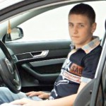 Bacau: Un minor de 11 ani a condus fără permis, a lovit o minoră și a părăsit locul accidentului