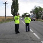 Fără permis şi sub influenţa băuturilor alcoolice la volanul unei maşini furate