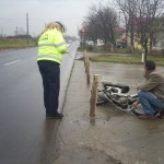 Accidentaţi după ce au căzut de pe moped