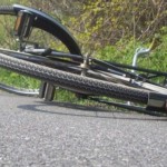 Un biciclist s-a autoaccidentat